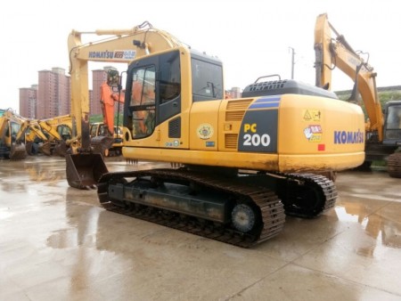 新品　コマツ　KOMATSU PC200-8 パワーショベル　 1:50 希少 Amazon.co.jp: レア KOMATSU コマツ 1:50 スケール PC200-8